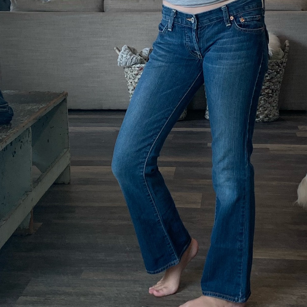 Lucky Brand Low rise button fly jeans. Size 4/27.
